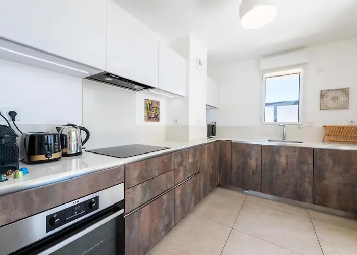 Appartement 4p Rooftop Avec Jacuzzi & Parking, - 4p Rooftop Avec Jacuzzi & Parking, Mae-7563