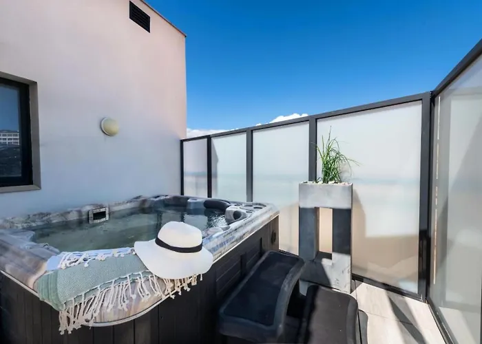 Apartamento Résidence 4p Rooftop Avec Jacuzzi&parking, - 4p Rooftop Avec Jacuzzi&parking, Mae-7563