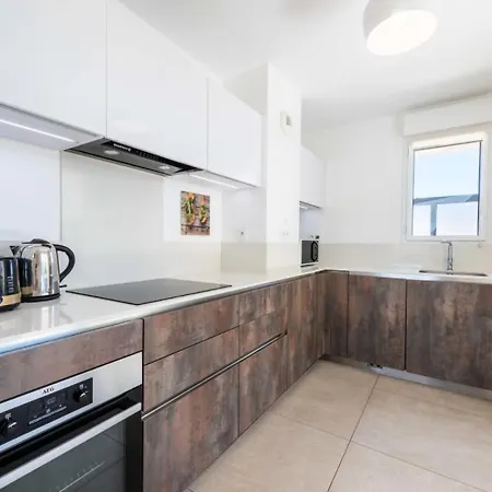 아파트 4p Rooftop Avec Jacuzzi & Parking, - 4p Rooftop Avec Jacuzzi & Parking, Mae-7563