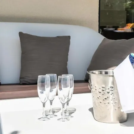 4p Rooftop Avec Jacuzzi & Parking, - 4p Rooftop Avec Jacuzzi & Parking, Mae-7563 *