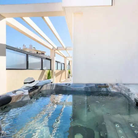 4p Rooftop Avec Jacuzzi & Parking, - 4p Rooftop Avec Jacuzzi & Parking, Mae-7563 Apartman *