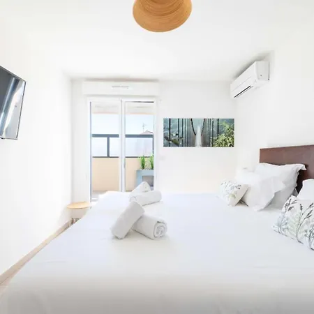 4p Rooftop Avec Jacuzzi & Parking, - 4p Rooftop Avec Jacuzzi & Parking, Mae-7563 Apartman *